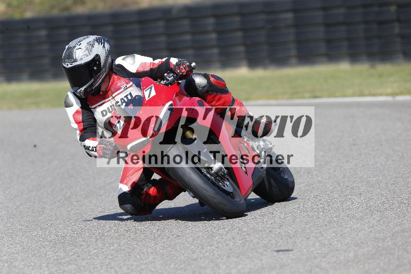 /Archiv-2025/49 26.08.2025 Cornu Master School ADR/rot-rouge/27